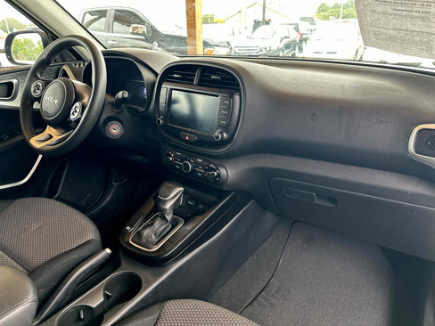 Used 2022 Kia Soul LX image 37