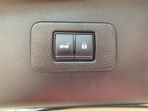Used 2024 Nissan Armada SL w/ Captain's Chairs Package image 8