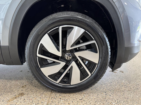 Used 2024 Volkswagen Atlas SE image 33