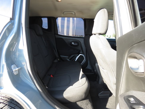Used 2018 Jeep Renegade Latitude w/ Popular Equipment Group image 27