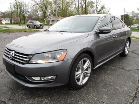 Used 2015 Volkswagen Passat TDI SEL Premium image 2