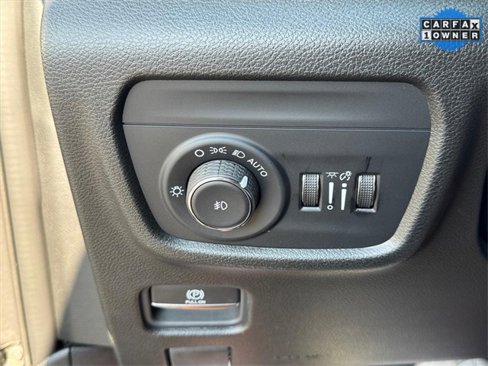 Used 2024 Jeep Grand Cherokee Limited w/ Black Appearance Package image 23