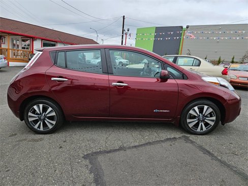 Used 2017 Nissan Leaf SV w/ Premium Package image 4