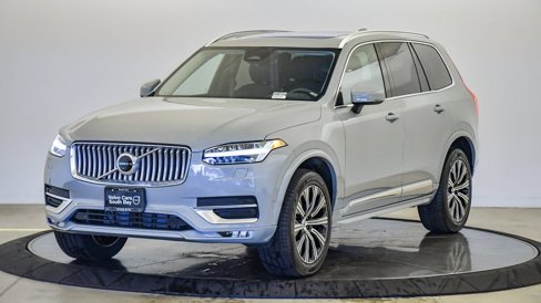 Certified 2025 Volvo XC90 B6 Plus image 1