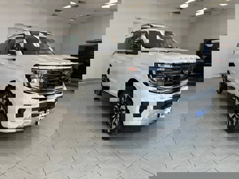 New 2025 Ford Expedition Max Platinum w/ Driver's Package image 27