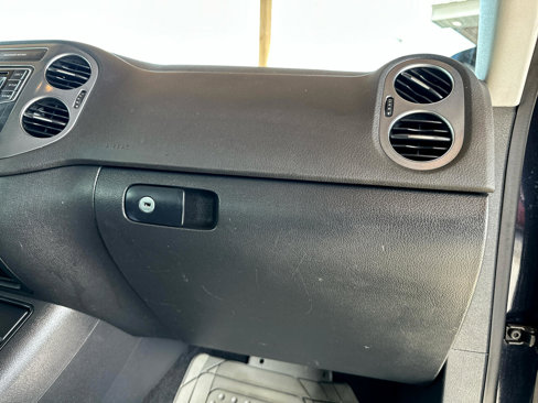 Used 2017 Volkswagen Tiguan S image 50