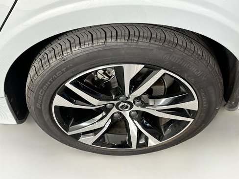 Used 2025 Volvo S60 B5 Plus image 11