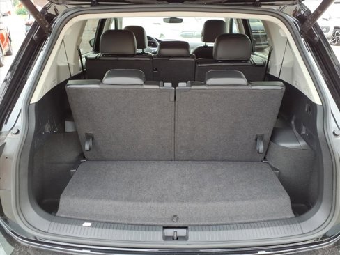 Used 2024 Volkswagen Tiguan SE image 17