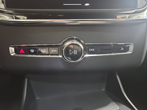 New 2026 Volvo XC90 B6 Plus image 16