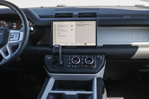 New 2025 Land Rover Defender 110 X-Dynamic SE image 15