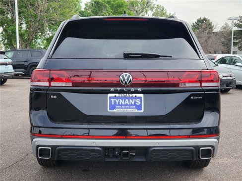 New 2025 Volkswagen Atlas Peak Edition SE image 4