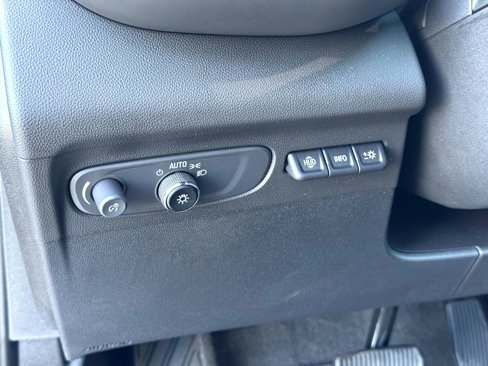 Used 2023 Buick Envision Avenir image 16