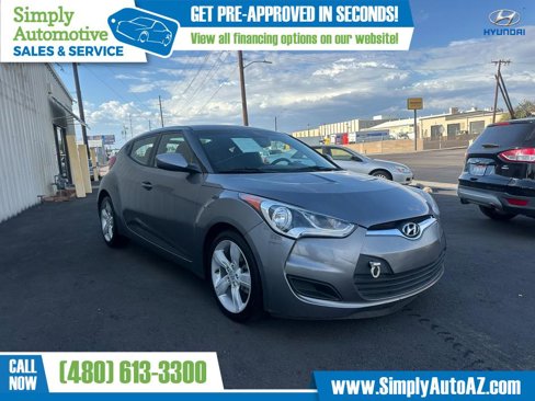 Used 2015 Hyundai Veloster image 2