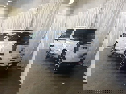 New 2025 Chevrolet Suburban High Country image 18