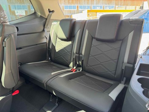 New 2025 Volkswagen Atlas Peak Edition SE image 27