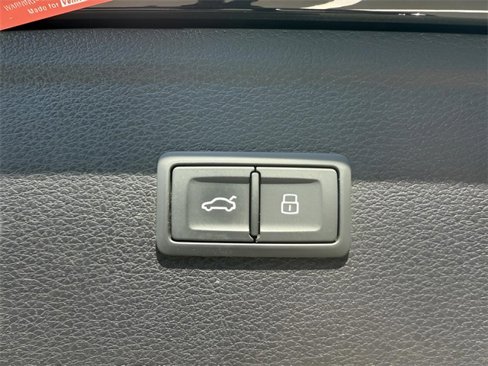Used 2022 Audi Q5 2.0T Premium w/ Convenience Package image 9