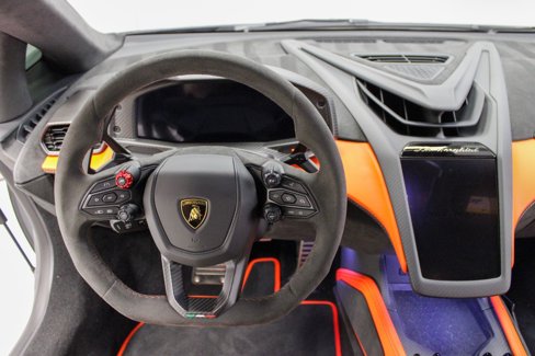 Used 2025 Lamborghini Revuelto image 25