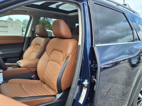 New 2025 Nissan Pathfinder Platinum image 15