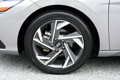Used 2024 Hyundai Elantra Limited image 39