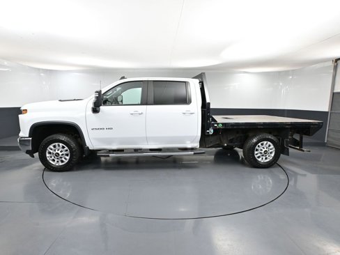 Used 2024 Chevrolet Silverado 2500 LT w/ Convenience Package image 11