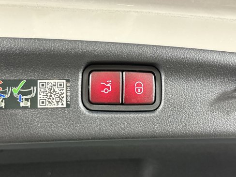 Used 2025 Mercedes-Benz C 300 Sedan image 20
