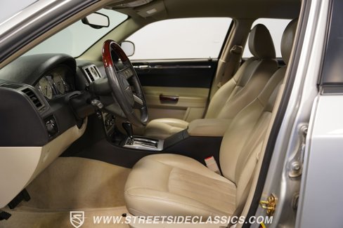 Used 2005 Chrysler 300 C w/ Navigation & Sound Group II image 38