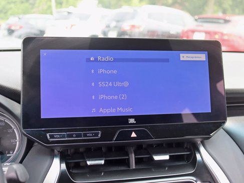 Used 2024 Toyota Venza XLE image 19
