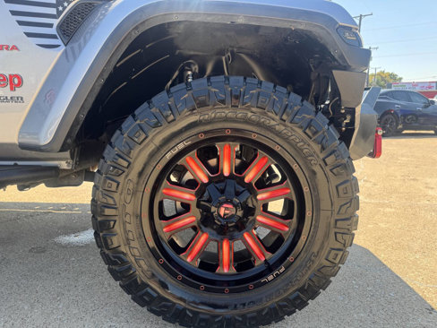 Used 2018 Jeep Wrangler Unlimited Sahara w/ Cold Weather Group image 16