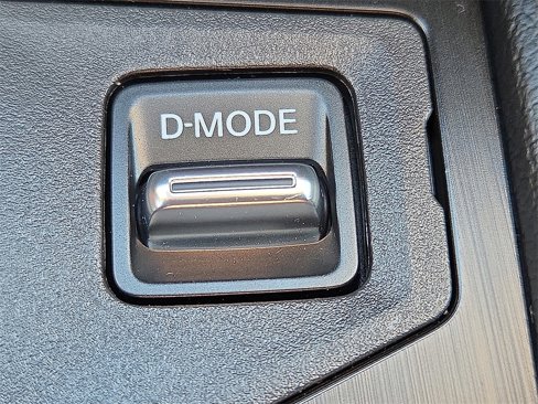 Used 2025 Nissan Kicks SR image 16