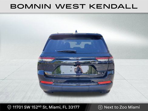 Used 2025 Jeep Grand Cherokee Limited w/ Black Appearance Package image 4