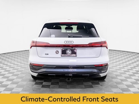 Used 2024 Audi Q8 e-tron Premium Plus w/ Premium Plus Package image 4