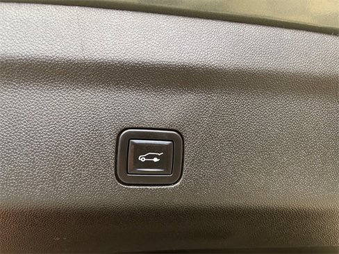 Used 2023 Chevrolet Suburban Premier image 13