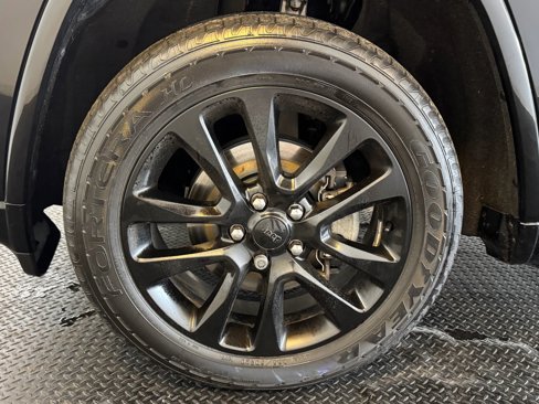 Used 2019 Jeep Grand Cherokee Altitude image 10