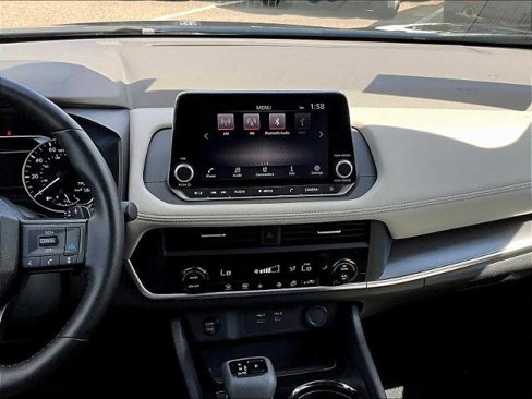 Certified 2025 Nissan Rogue SV image 18
