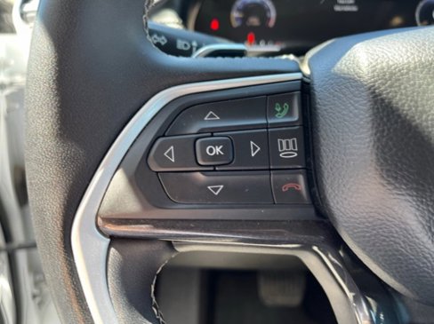 Used 2023 Jeep Grand Cherokee Laredo image 14