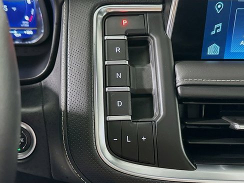 Used 2023 Chevrolet Tahoe Premier w/ Advanced Technology Package image 17