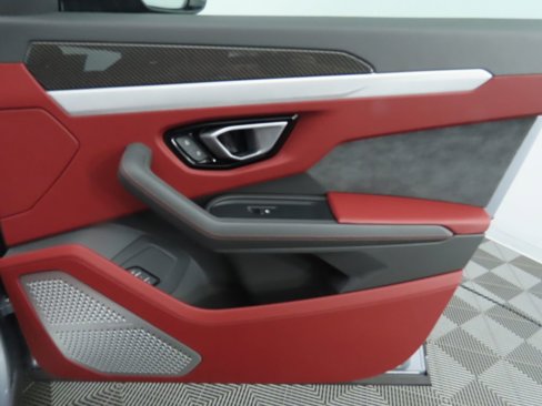 Used 2020 Lamborghini Urus image 26