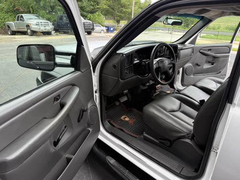 Used 2005 Chevrolet Silverado 3500 2WD Regular Cab w/ Heavy-Duty Power Package image 16