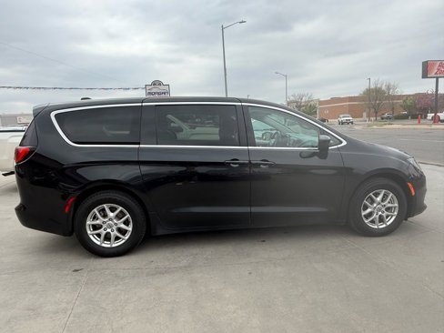 Used 2022 Chrysler Voyager LX image 8