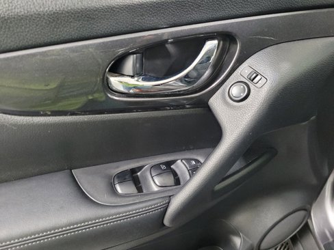 Used 2017 Nissan Rogue S image 27