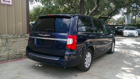 Used 2015 Chrysler Town & Country Touring image 7