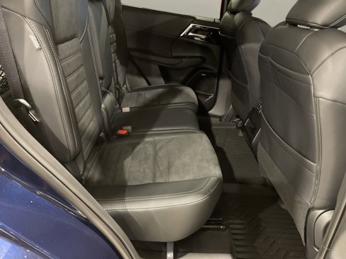 New 2025 Mitsubishi Outlander SE image 15