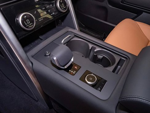 New 2025 Land Rover Discovery Metropolitan Edition image 30