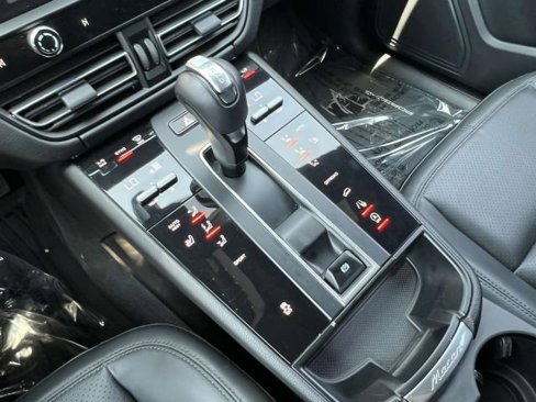 Certified 2022 Porsche Macan image 21