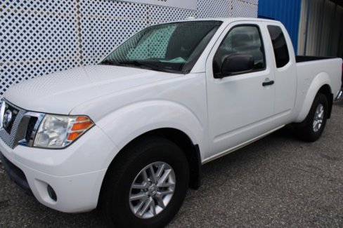Used 2018 Nissan Frontier SV image 3