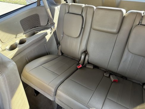 Used 2015 Chrysler Town & Country Touring image 11