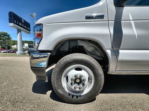 New 2026 Ford E-450 and Econoline 450 Super Duty w/ Power Equipment Group image 18