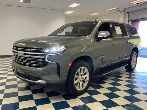 Used 2023 Chevrolet Suburban Premier image 3