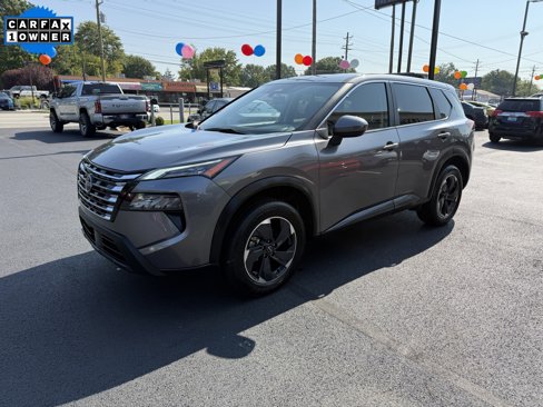 Used 2024 Nissan Rogue SV image 3