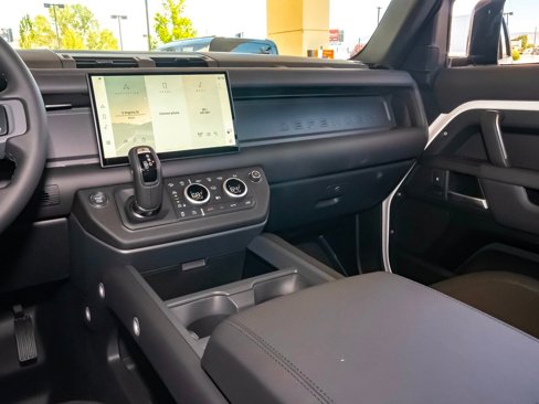 New 2025 Land Rover Defender 110 X-Dynamic SE image 22